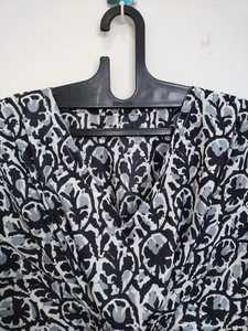 Caftán Floral Hecho a Mano en India, Ligero, para Playa o Resort, Estilo Bohemio y Cómodo - Product Image 5
