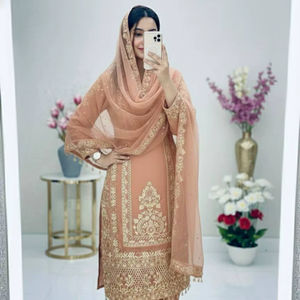 Ensemble Salwar Festif Haut de Gamme avec Latkan Fantaisie, Broderies Riches et Dupatta en Voile Doux - Product Image 1