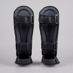 Nouvelles protège-tibias modèle 2026 noir et or avec boucle élastique réglable pour la boxe – Équipement de protection pour adultes avec protège-tibias - Product Image 2