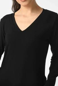 Camiseta Casual de Verano para Mujer STELLAR Negra, Cuello en V, Tejido de Punto, Manga Larga, Corte Regular, 100% Algodón, 240g - Product Image 2
