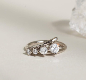 Bague de mariage en or blanc 18 carats avec diamant synthétique rond taille brillant 1 carat, couleur F, clarté VS1, certifiée IGI - Fabricant de bijoux - Product Image 1