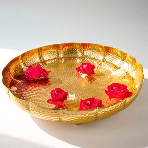 Bol Urli en aluminium doré artisanal R HANDICRAFT, design lotus, classique, durable, haute qualité, 12 pouces, finition laiton, décoratif, fleur, mariage - Product Image 1