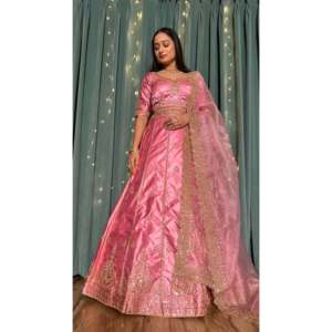 Hermoso Lehenga Choli con Lentejuelas y Bordado Zari para Fiestas Indias y Pakistaníes - Product Image 5