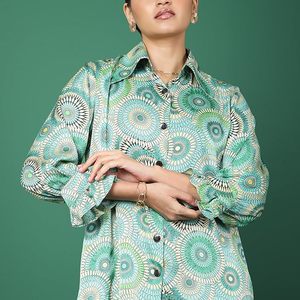 Camisa para mujer – Verde, con estampado geométrico elegante, corte relajado, camisa informal con botones - Product Image 1