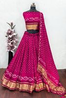 Ensemble de vêtements ethniques de luxe en soie modale Bandhani Chaniya Choli avec dupatta à franges, entièrement cousu, pour Navratri et mariage