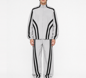 ชุดแจ็คเก็ตและกางเกงวินด์เบรกเกอร์ไนลอนพิมพ์ลายซิปครีมพร้อมแถบลายทาง ขายส่งจากสหรัฐอเมริกา เสื้อผ้าลำลองสำหรับฤดูใบไม้ร่วง สไตล์คนเมือง ชุดสตรีทแฟชั่น - Product Image 6