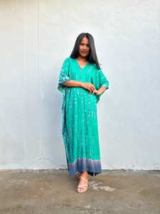 Caftán Verde Esmeralda con Tie Dye Negro, Vestido Cómodo para Playa, Resort o Salón - Product Image 3