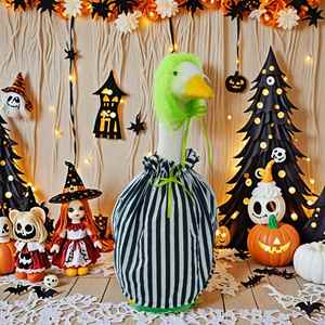 Tenues d'Halloween pour oies de porche : Costume rayé noir et blanc et perruque, vêtements de film pour la décoration extérieure de la cour, du jardin et du patio - Product Image 1