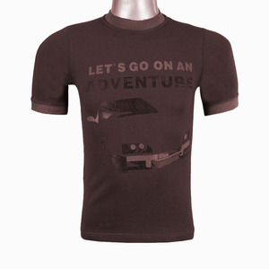 Camiseta de manga corta con cuello redondo para hombre, color marrón, diseño estampado Let's Go On An Adventure, 100% algodón, corte regular, para todas las estaciones - Product Image 1