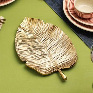 Assiette en laiton en forme de feuille, design fabuleux, fabrication indienne, vaisselle traditionnelle pour la maison, assiette/plat de service, vente en gros. - Product Image 6