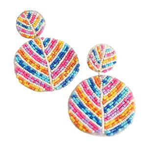 Pendientes de moda divertidos y elegantes para niñas, hechos a mano, coloridos, con cuentas de semillas, en forma de flor, chapados en plata. - Product Image 2