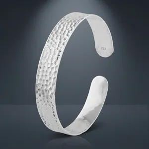 Bracelet ouvert en argent sterling 925 pur, texture martelée, fait main, élégant, pour femmes - Product Image 4