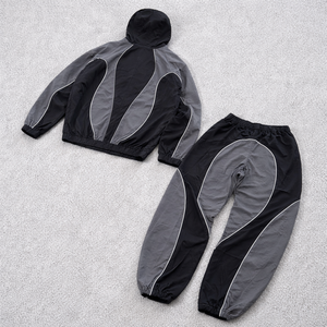 Conjunto Deportivo Personalizado para Hombre, Chaqueta Cortavientos con Parches de Poliéster y Nailon, Chaqueta con Cierre y Pantalones Cortos - Product Image 2