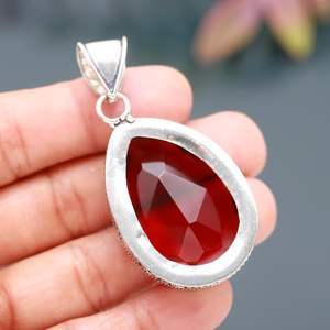 Pendentif en grenat du Mozambique fait main en argent sterling 925, forme poire, bijou vintage - Product Image 2