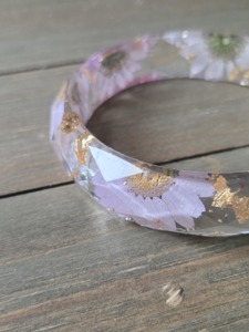 Brazaletes de Resina con Diseño de Flor de Margarita y Hojuelas de Oro, Brazalete de Resina con Hojuelas de Oro Real - Product Image 6