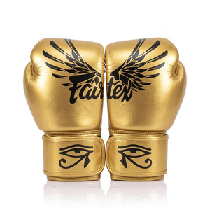 นวมชกมวยหนังแท้ Fairtex สีเบอร์กันดี พร้อมลายปีกสีทองและลายดวงตาแห่งฮอรัส แบบผูกเชือกที่ข้อมือ สำหรับฝึกซ้อมในยิม - Product Image 3