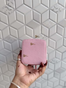 Wholesale Custom Genuine Leather <b>Jewellery</b> Compact Case <b>Vintage</b> Hand Tooled Leather Pink Colour Accessory Holder Lightweight - Product Image 4