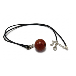 Collier pendentif sphère en cornaline rouge naturelle avec cordon noir – Bijou charme en pierre précieuse ronde pour la guérison - Product Image 1