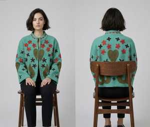 Blazer de Mujer Hastkala con Cuello Mandarín y Bordado Floral a Mano, 100% Algodón, Manga Tres Cuartos, Estilo Otoñal, Corto - Product Image 4