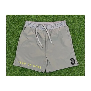Shorts décontractés gris pour homme Fear of None, 100 % coton, anti-plis, à cordon de serrage, séchage rapide, taille mi-haute, avec logo imprimé sur le devant - Product Image 1