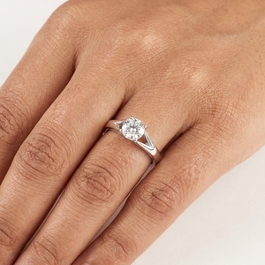 Bague de fiançailles classique pour femme avec diamant rond brillant PT950, bijoux en diamant naturel - Product Image 5