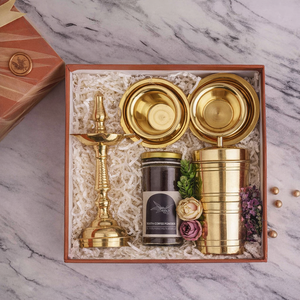 ชุดของขวัญถาดทองเหลืองแกะสลักพิมพ์ออฟเซ็ต ยามูนา พรีเมียม ดีไซน์ทนทาน |   ชุดของขวัญส่งเสริมการขายทางศาสนาอินเดียแบบดั้งเดิม ภาษาตัมมิล - Product Image 6