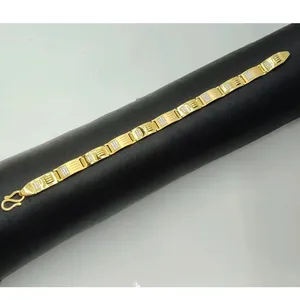Elegante Brazalete de Oro Amarillo de 22K para Hombre, Joyería Tradicional y Moderna para Uso Diario, con Diseño de Eslabones Texturizados y Acabado Premium - Product Image 1