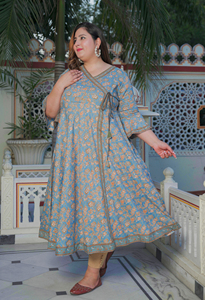 Vestido Festivo Anarkali de Rayón Azul con Estampado Floral, Cuello en V y Mangas Campana, Tallas Grandes para Mujer, Venta al por Mayor - Product Image 3