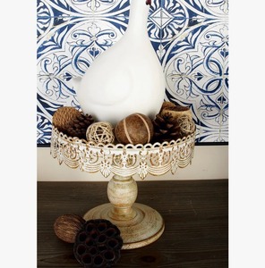 Support à gâteau rond en métal avec bordure en filigrane, plateau de service artisanal pour desserts à prix avantageux - Product Image 2