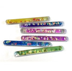 Varita de Brillo Líquido de 16 CM, Juguete Educativo Sensorial con Arena Acrílica de Colores y Confeti, Unisex, Edades 5-13, Hecho en Taiwán - Product Image 3