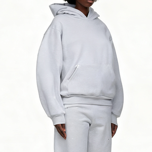 ผู้ผลิตสินค้าพร้อมส่ง ODM เสื้อฮู้ดดี้โอเวอร์ไซส์หนานุ่ม สไตล์สตรีทแฟชั่นฤดูหนาว ลายกราฟิกพิมพ์นูน ประดับเพชร rhinestone vvs - Product Image 3