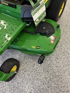 Tondeuse à gazon Deere S100, best-seller, authentique et prête à être expédiée - Product Image 1