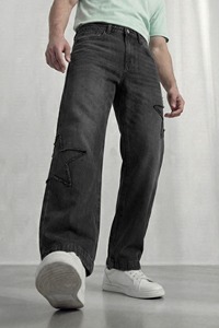 Jean en denim coupe bootcut délavé clair pour homme, taille mi-haute, coupe droite, style streetwear écoresponsable, en coton, déchiré, pour l'automne - Product Image 2