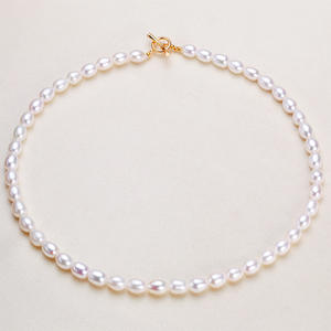 Collier ras du cou minimaliste européen américain, rétro français, romantique, perle d'eau douce, boucle OT, collier court, plaqué or cuivre - Product Image 4