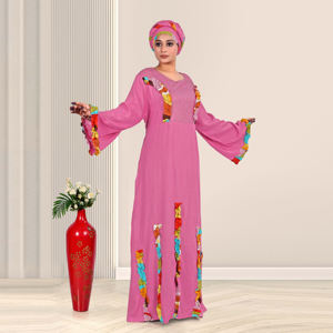 Kaftan en rayonne avec encolure brodée et manches évasées à appliques texturées, couleur unie, longueur ras du sol, tenue modeste pour la prière de l'Aïd et du Ramadan - Product Image 4