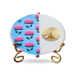 Placa decorativa de pared redonda artística de metal azul con diseño de vacas sagradas y loto, disponible a precios de mayorista. - Product Image 6