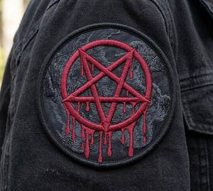 Parche Termoadhesivo de Murciélago Vampiro, Insignia Bordada a Máquina, Aplique de Luna Roja Gótica de Terror para Chaquetas de Motociclista, Ropa y Decoración DIY - Product Image 4