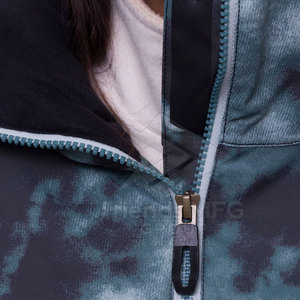 Veste d'hiver softshell à capuche avec logo frontal, fabriquée par un fabricant professionnel, écologique, légère, de haute qualité, fabriquée en usine - Product Image 2