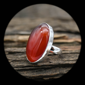 Bague en argent sterling 925 faite à la main avec pierre de cornaline ovale sertie en clos, classique, unisexe, pour Noël/Saint-Valentin - Product Image 1