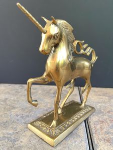 Sculpture de licorne en laiton artisanale de luxe, figurine décorative pour la maison, le bureau ou la table, pour un style d'intérieur moderne - Product Image 6