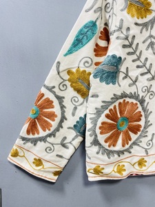 Veste en laine florale brodée à la main de qualité supérieure, col montant, manches longues, style décontracté chaud pour l'automne - Product Image 3