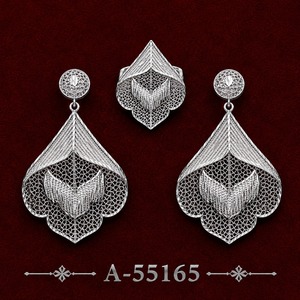 Boucles d'oreilles classiques plaquées or 24 carats avec motif floral pour femmes, bijoux de mariage A-55164 - Product Image 2