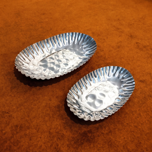 Ensemble de plateaux à chocolat ovales en métal martelé de luxe, bord cannelé, plateau décoratif en argent pour fruits, centre de table pour le service - Product Image 2