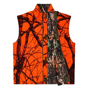 Gilet de chasse camouflage avec intérieur orange, fermeture éclair sur le devant, plusieurs poches, design tactique, utilisation en extérieur - Product Image 4