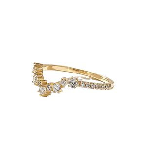 Anillo de boda curvado de diamante alternante personalizado para mujer, sortija en forma de V delicada, anillo fino de anidación en oro de 14k 10k 18k - Product Image 1