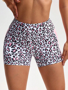 Shorts de sport pour femmes à imprimé léopard, shorts de yoga taille haute, shorts d'entraînement personnalisés, vêtements de sport à séchage rapide - Product Image 4