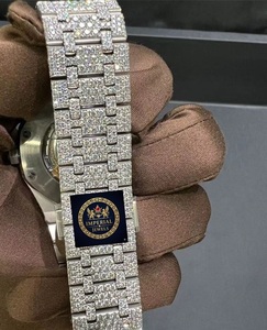 Reloj con Diamantes Moissanite VVS, Totalmente Cubierto de Piedras, Engastado a Mano - Product Image 2