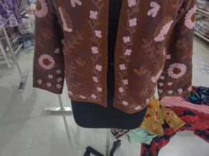 เสื้อแจ็คเก็ตกำมะหยี่ปักลายสีเบจสำหรับผู้หญิง เสื้อโค้ทฤดูหนาวทรงปกติ ทำมือจากผ้าฝ้ายทอลายโบโฮ ซับในผ้าลินินลายทาง - Product Image 5