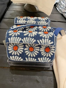 Sac à main à bandoulière brodé de perles florales pour femme, sac léger en polyester pour les voyages quotidiens - Product Image 1