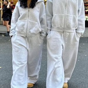 Ensemble de survêtement coréen pour femme, deux pièces, personnalisé, de haute qualité, en coton 100%, poids moyen 220g, avec sweat à capuche à cordon et pantalon de jogging, idéal pour l'automne - Product Image 1